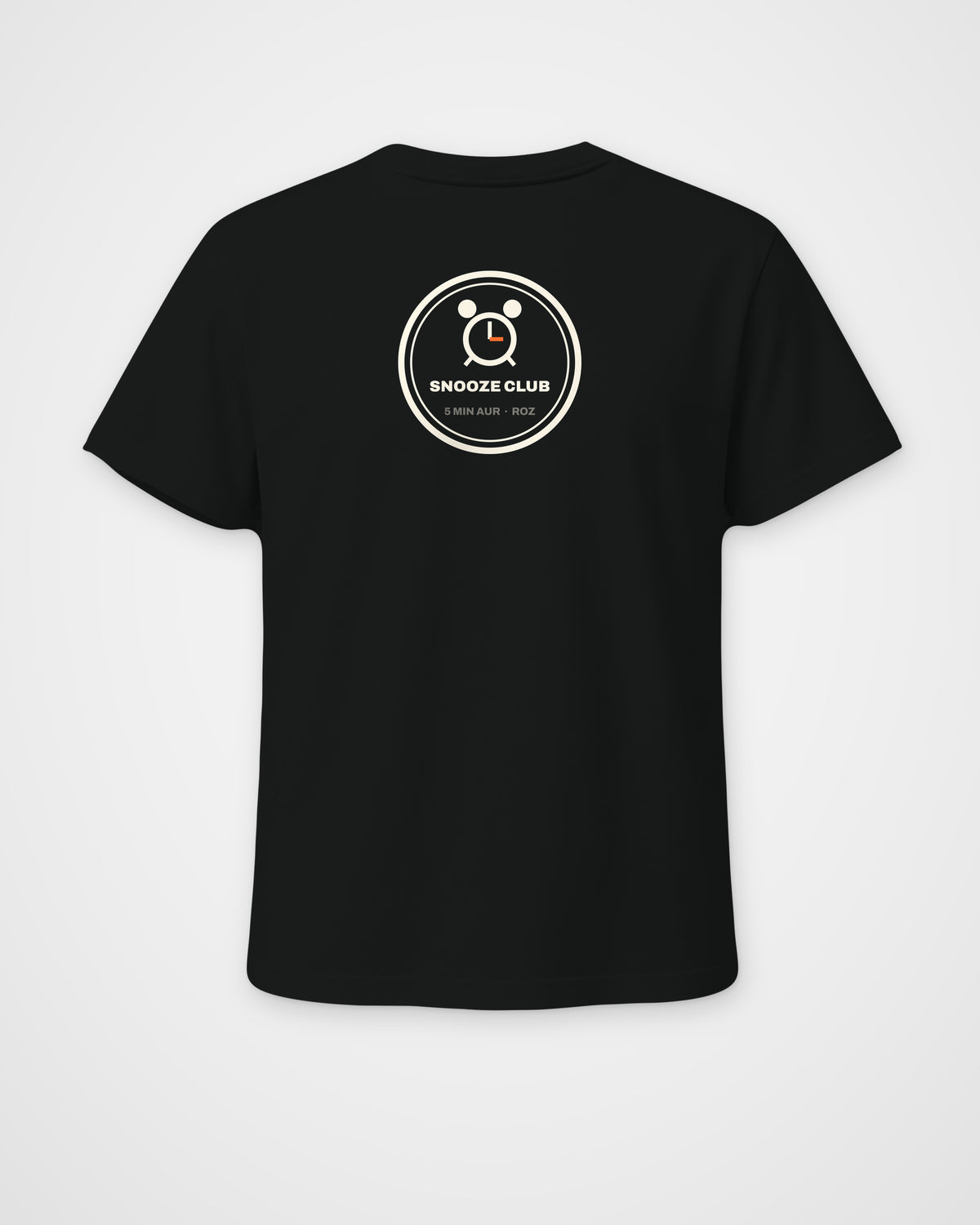 Black regular fit t-shirt, back view, a round SNOOZE CLUB badge with an alarm clock and 5 MIN AUR ROZ – digital mockup
