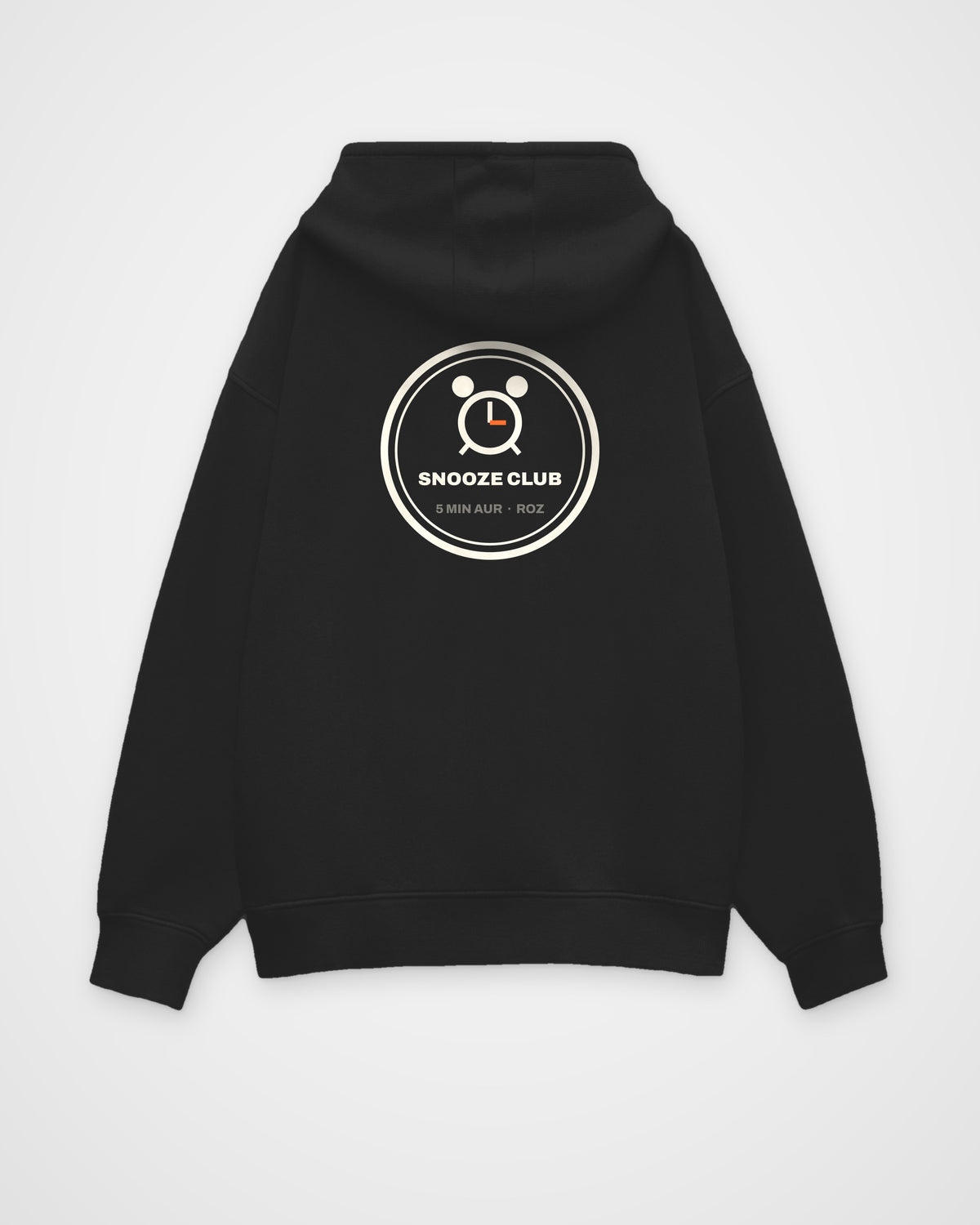 Black oversized hoodie, back view, a round SNOOZE CLUB badge with an alarm clock and 5 MIN AUR ROZ – digital mockup