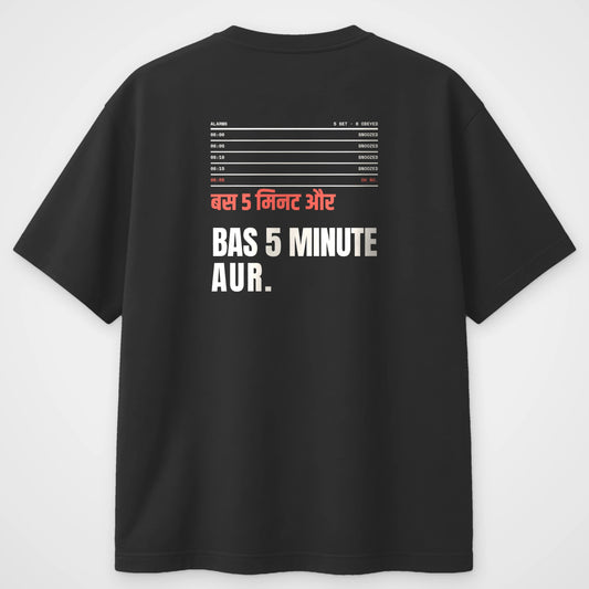 Black oversized t-shirt, back view, with an alarm list and the line Bas 5 minute aur